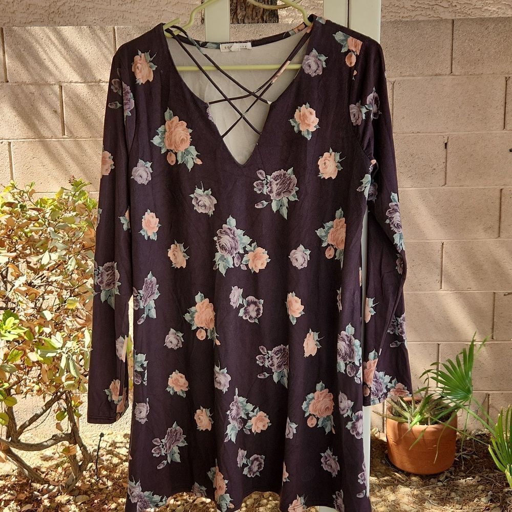 Socialite women's XL dark burgundy floral print tunic top.